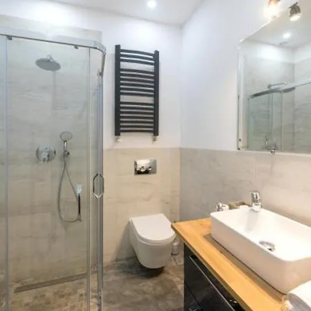 Provenir Strzelecka 25 * Познань