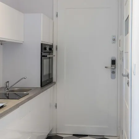 Provenir Strzelecka 25 * Познань