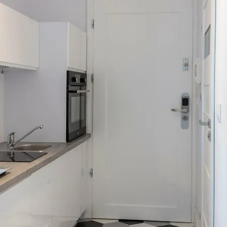Provenir Strzelecka 25 * Познань